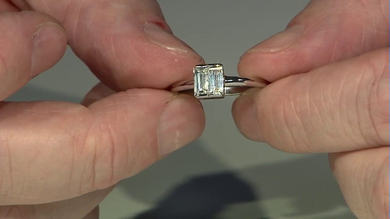 Video Zircon Silver Ring