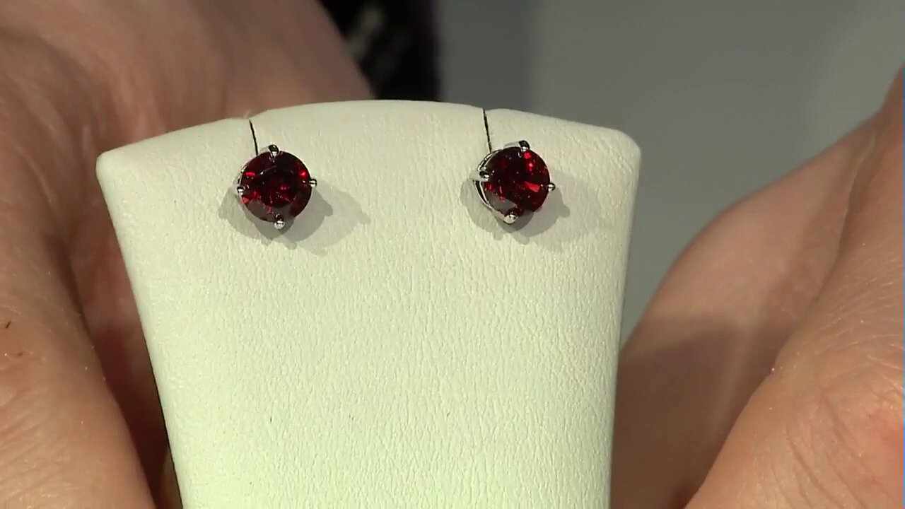 Video Mozambique Garnet Silver Earrings