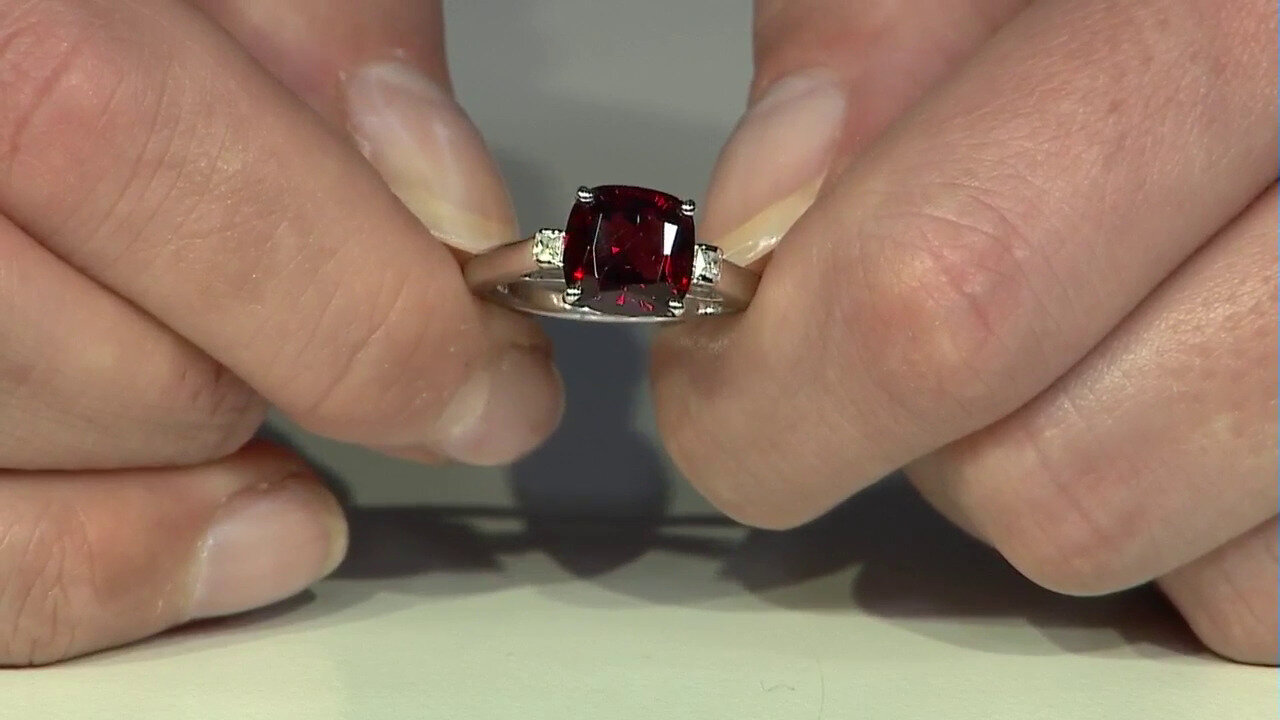 Video Mozambique Garnet Silver Ring