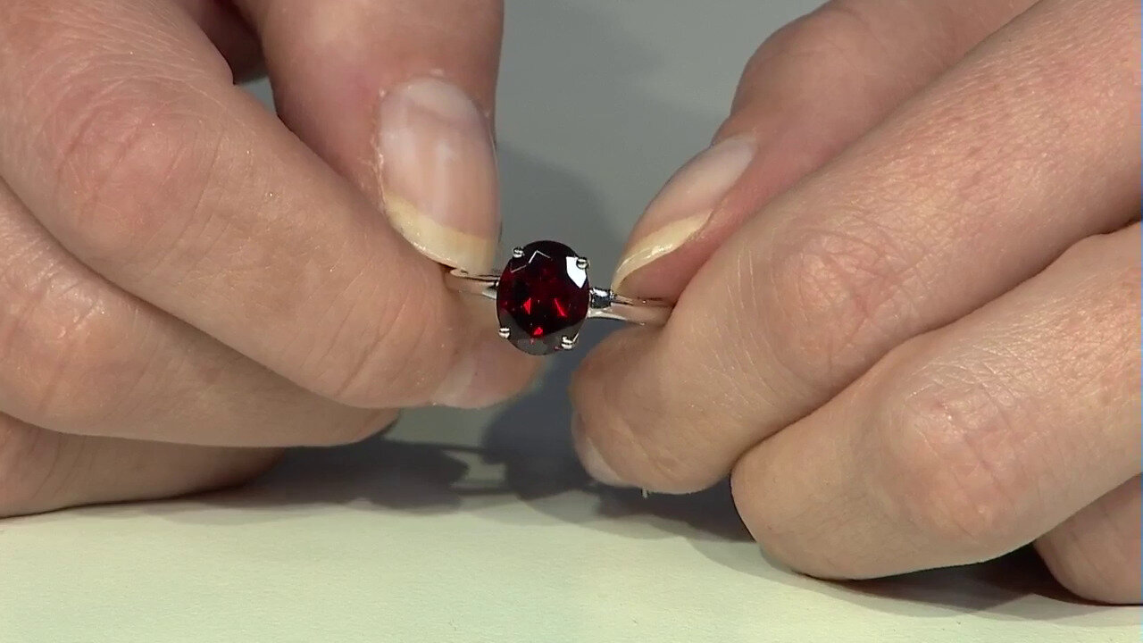 Video Mozambique Garnet Silver Ring