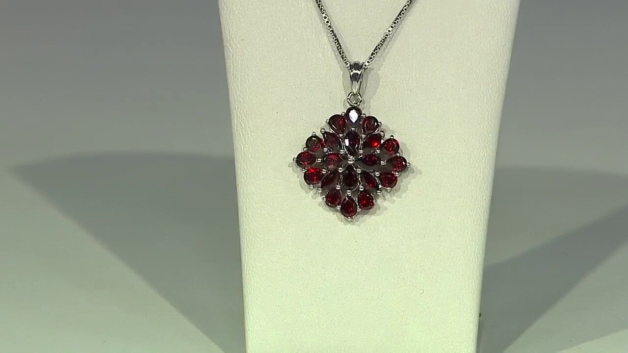 Video Mozambique Garnet Silver Pendant