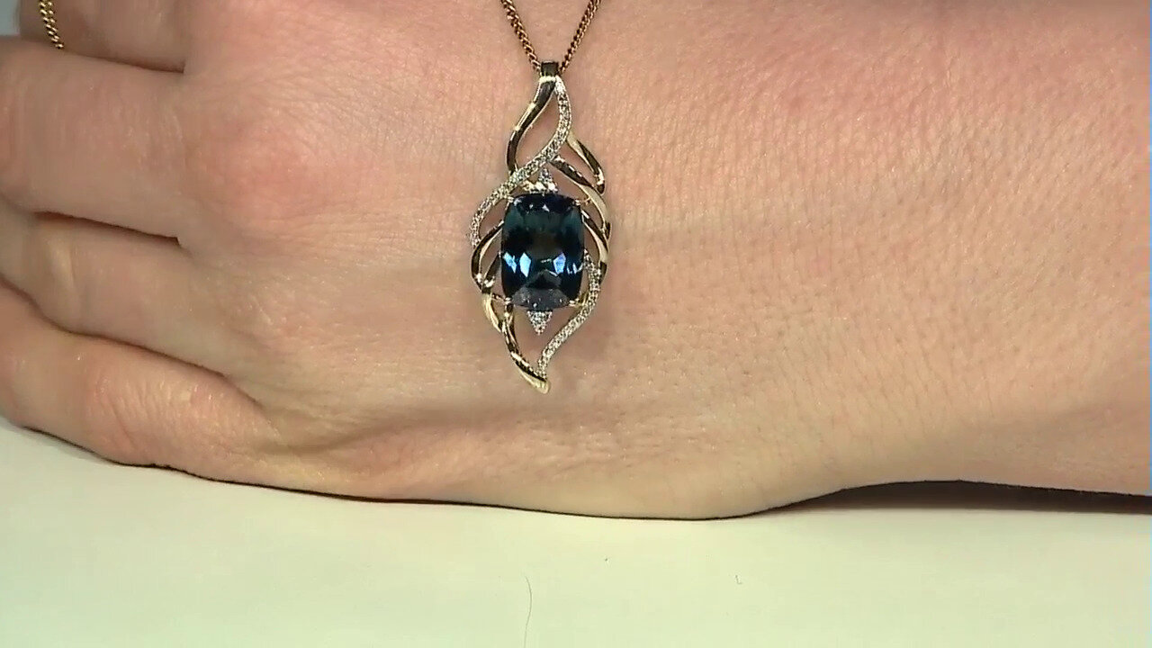 Video Gouden hanger met een Londen-blauwe topaas (Rifkind 1894 Collection)