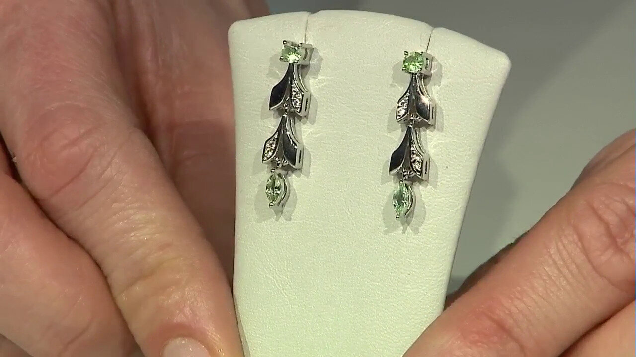 Video Tanzanian Tsavorite Silver Earrings