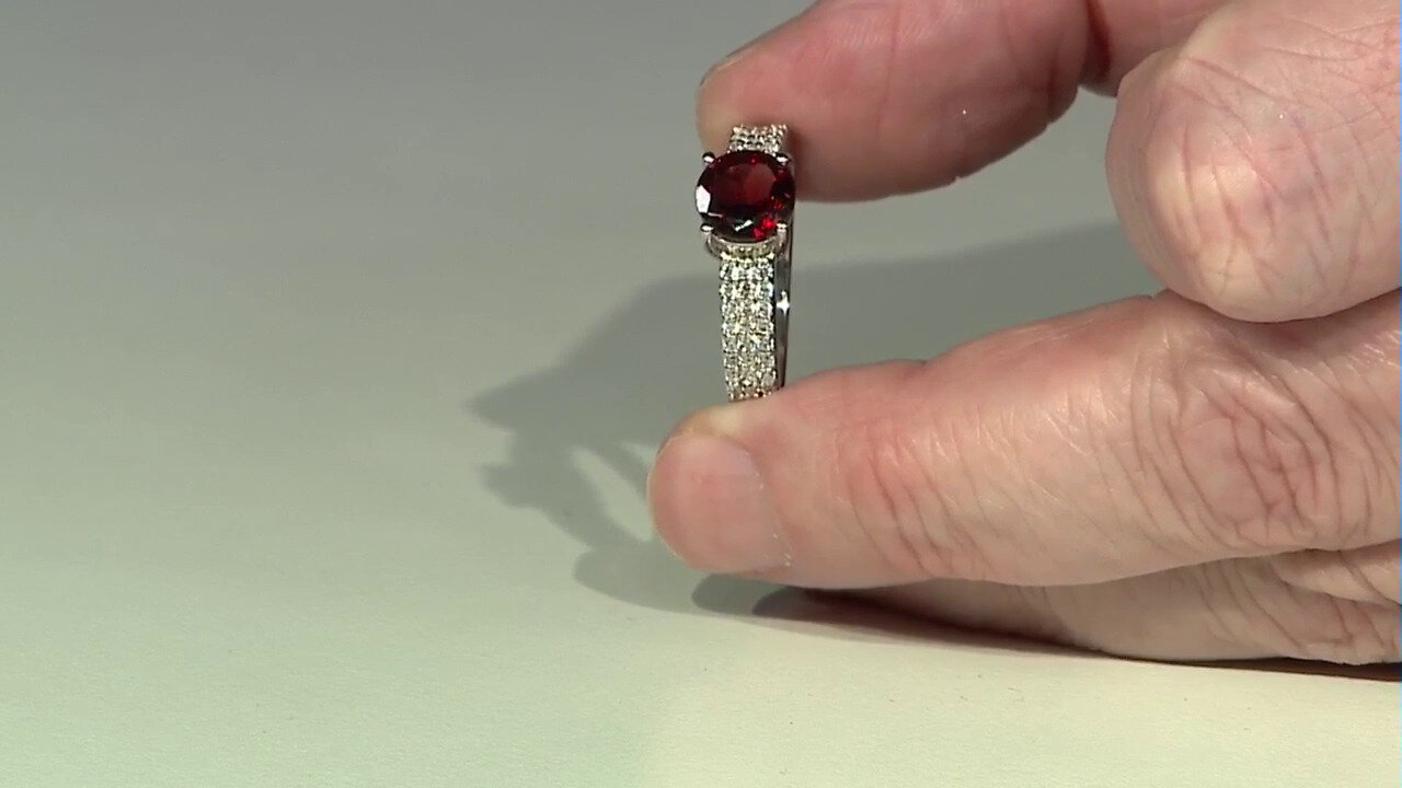 Video Mozambique Garnet Silver Ring