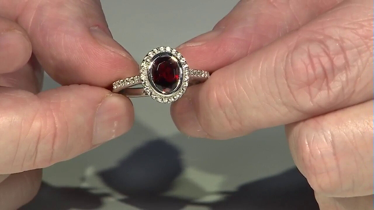 Video Mozambique Garnet Silver Ring