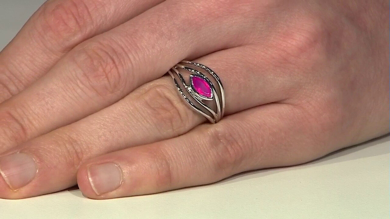 Video Zilveren ring met een framboos chalcedoon