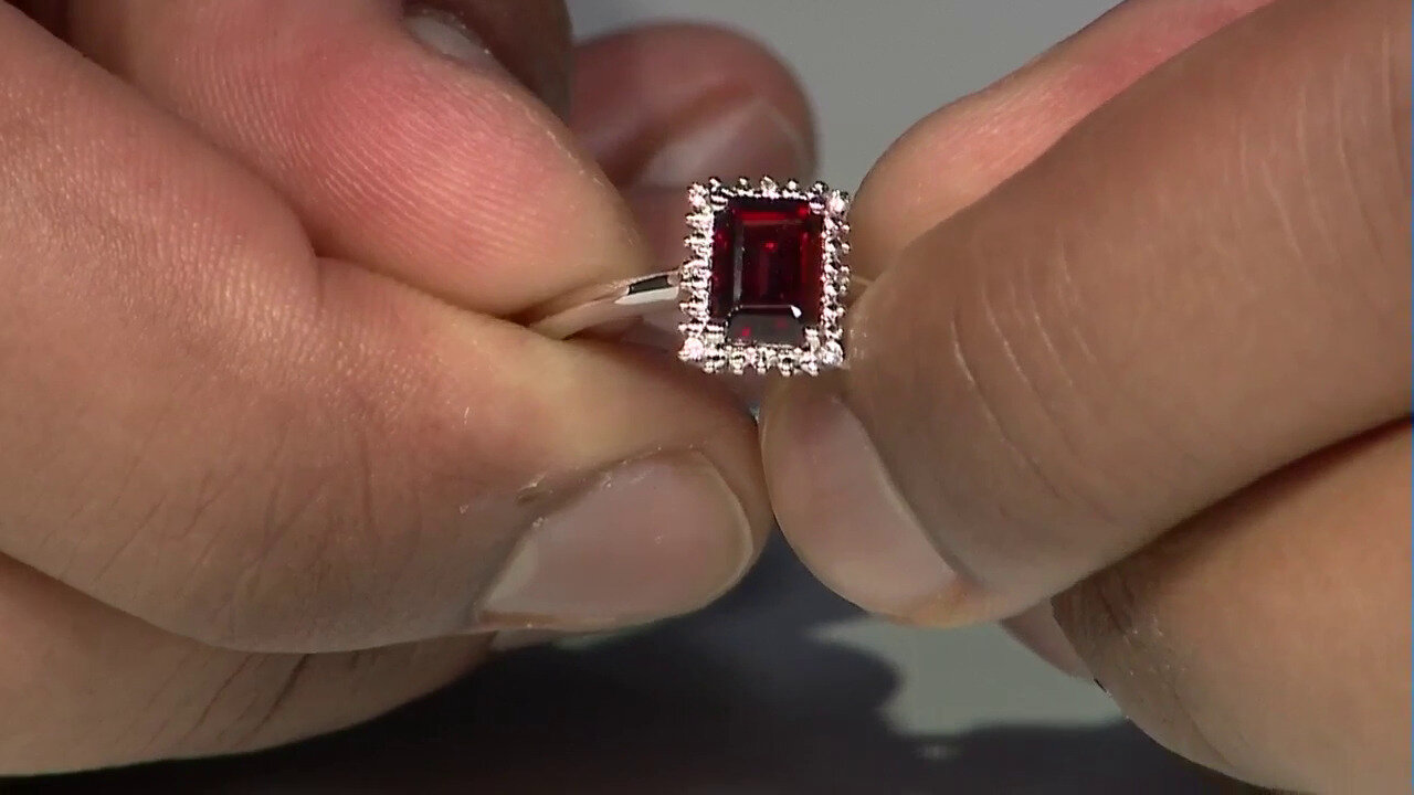 Video Mozambique Garnet Silver Ring