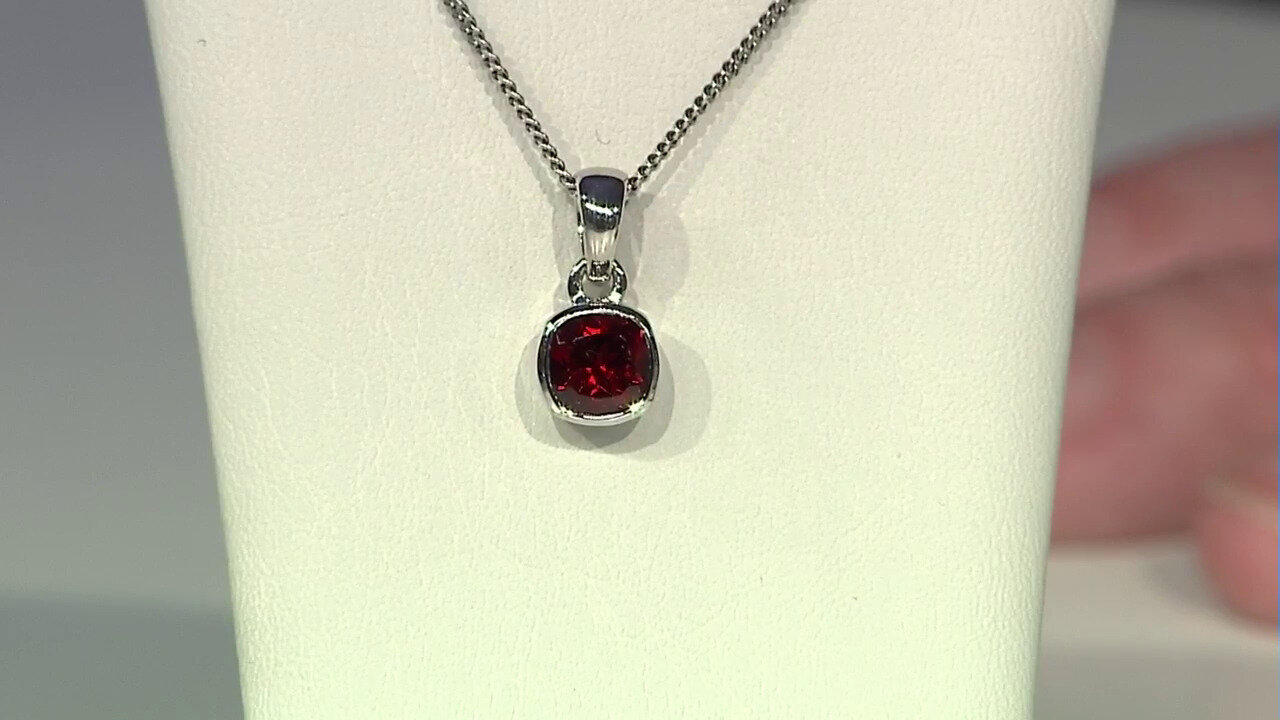 Video Mozambique Garnet Silver Pendant