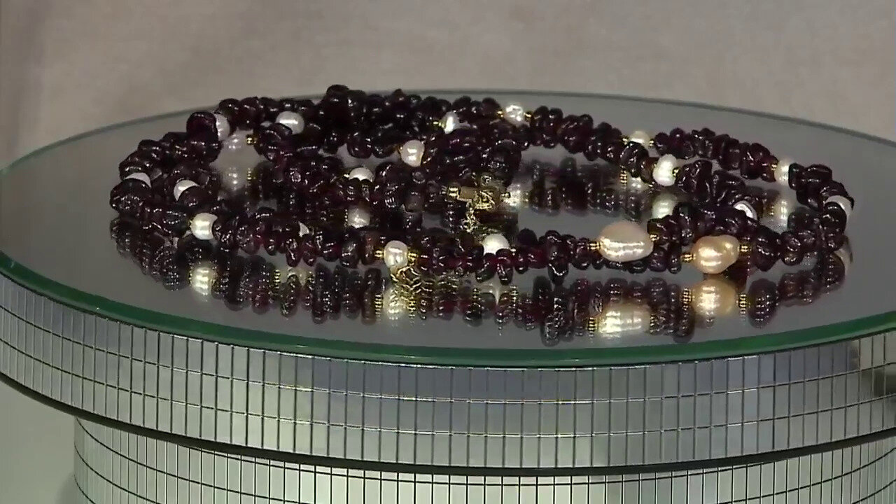 Video Mozambique Garnet Silver Necklace