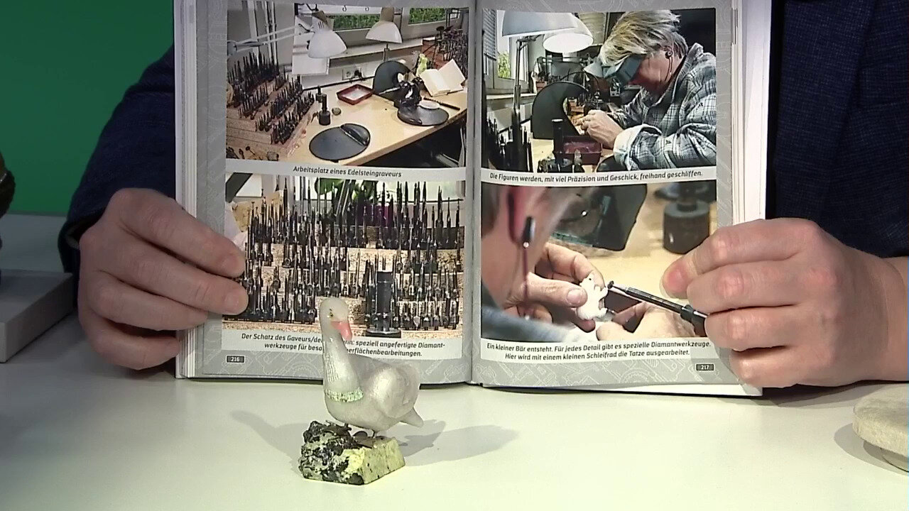 Video Figurine en laiton et Pierre fine