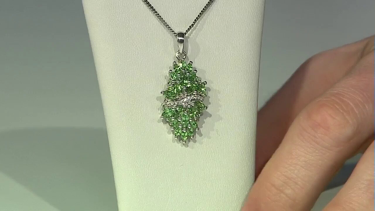 Video Tanzanian Tsavorite Silver Pendant