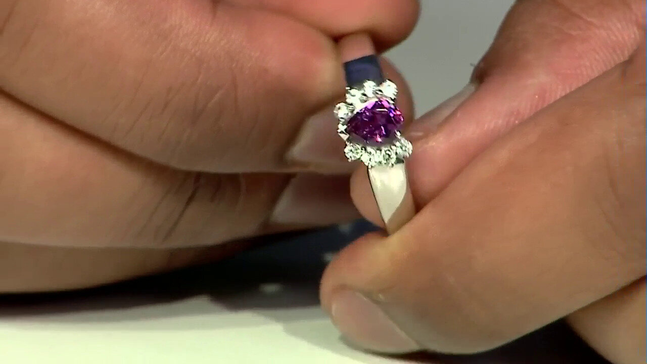 Video Zilveren ring met een magenta granaat