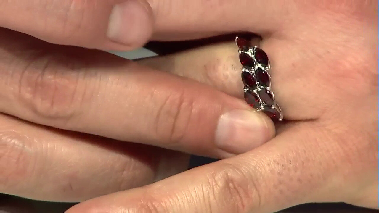 Video Mozambique Garnet Silver Ring