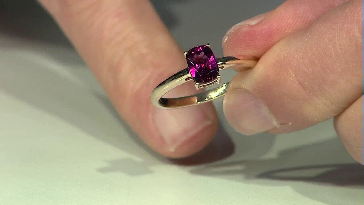 Video 9K Magenta Garnet Gold Ring