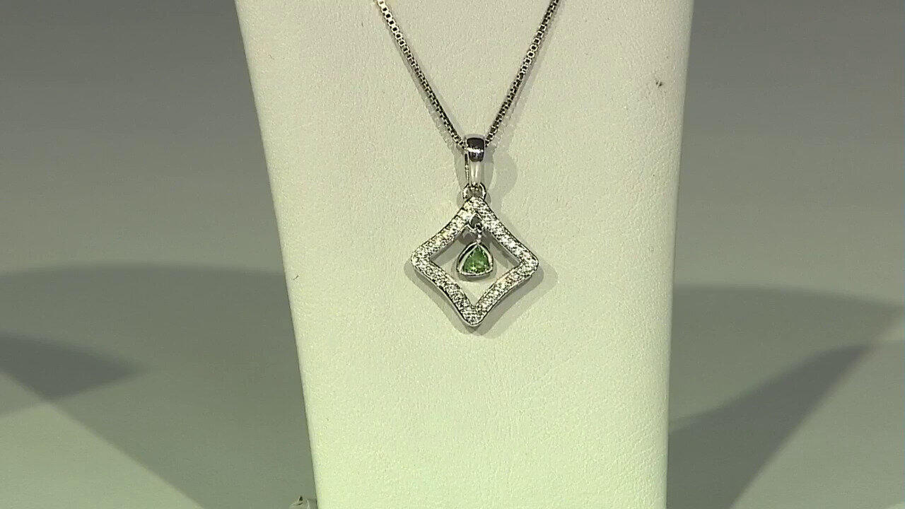 Video Tanzanian Tsavorite Silver Pendant