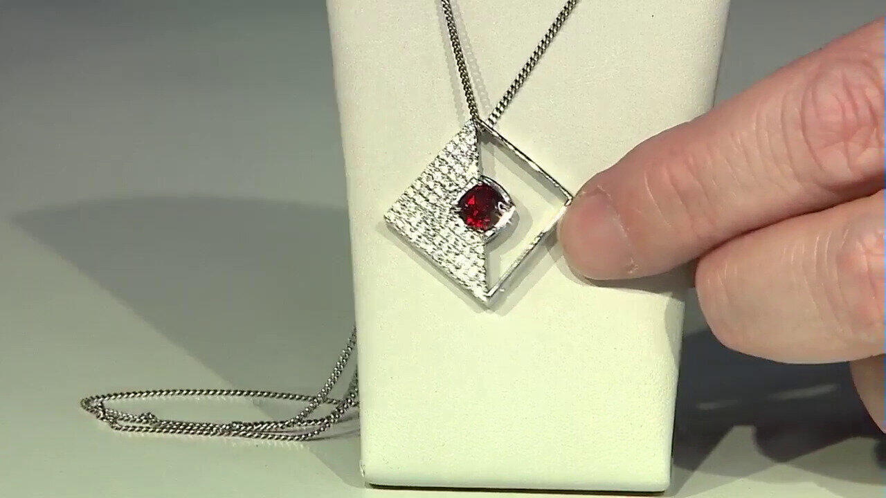 Video Mozambique Garnet Silver Pendant