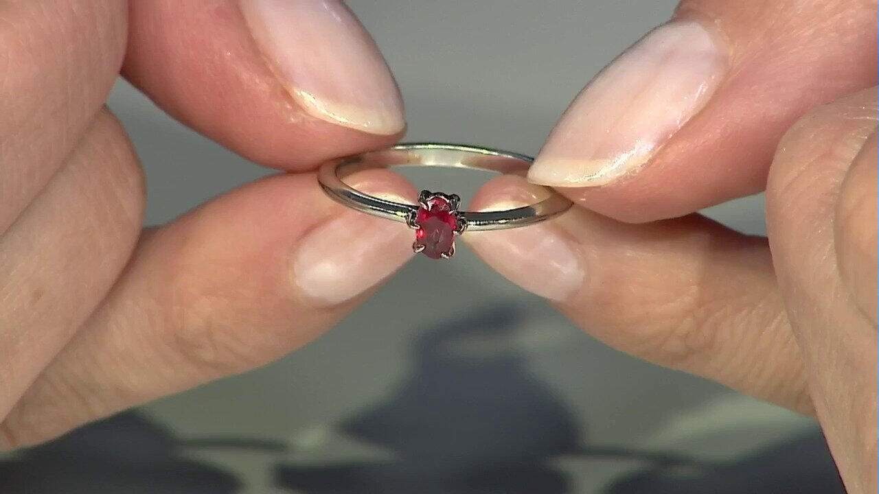 Video Tanzanian Ruby Silver Ring (Adela Silber)