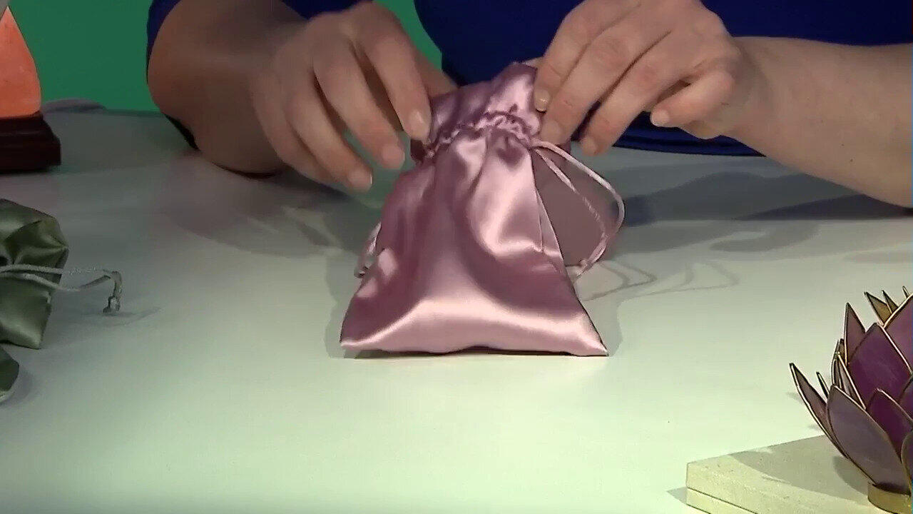 Video Rosenquarz-Hase mit Ei
