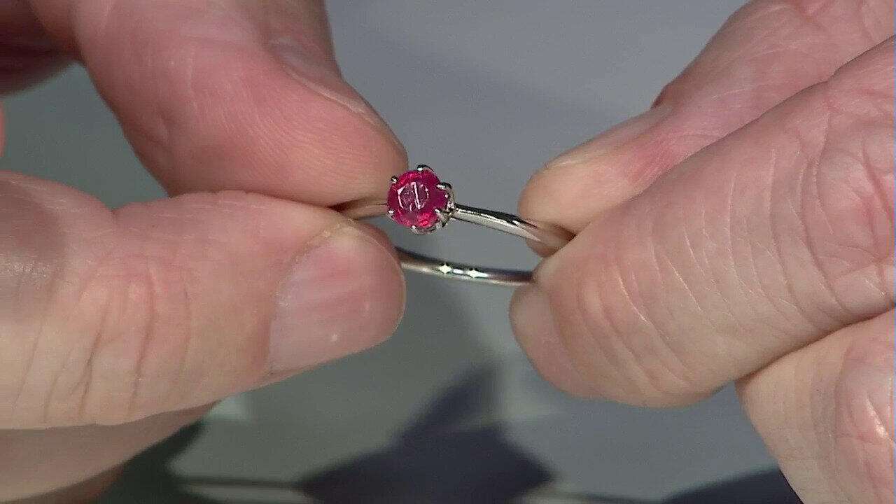 Video Zilveren ring met een Bemainty robijn