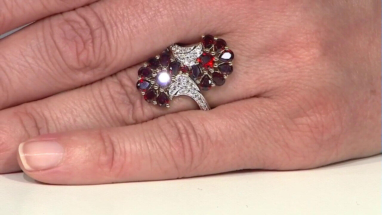 Video Anello in argento con Granato Mozambico