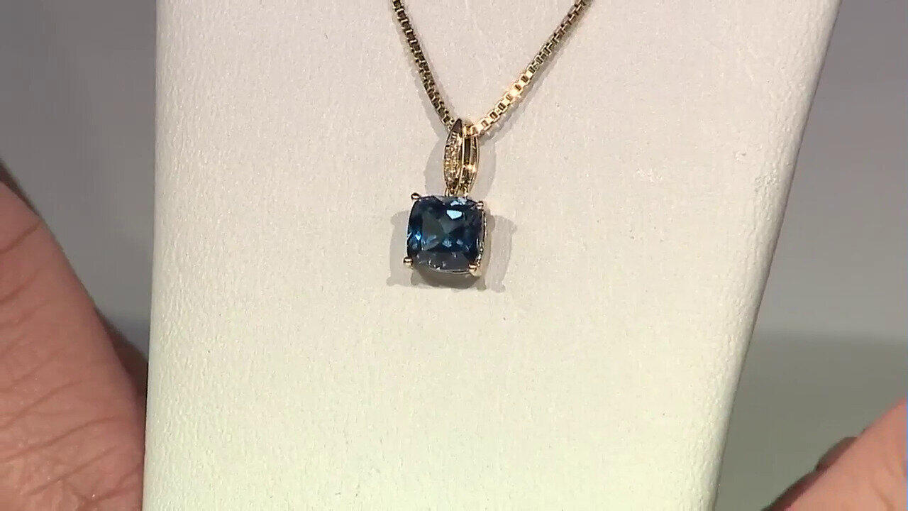 Video Pendentif en or et Topaze bleu de Londres