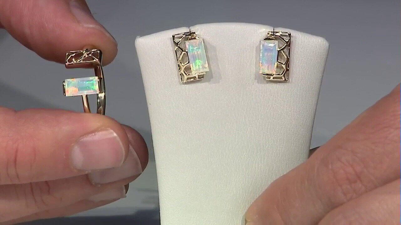 Video Orecchini in oro con Opale di Welo AAA (Ornaments by de Melo)