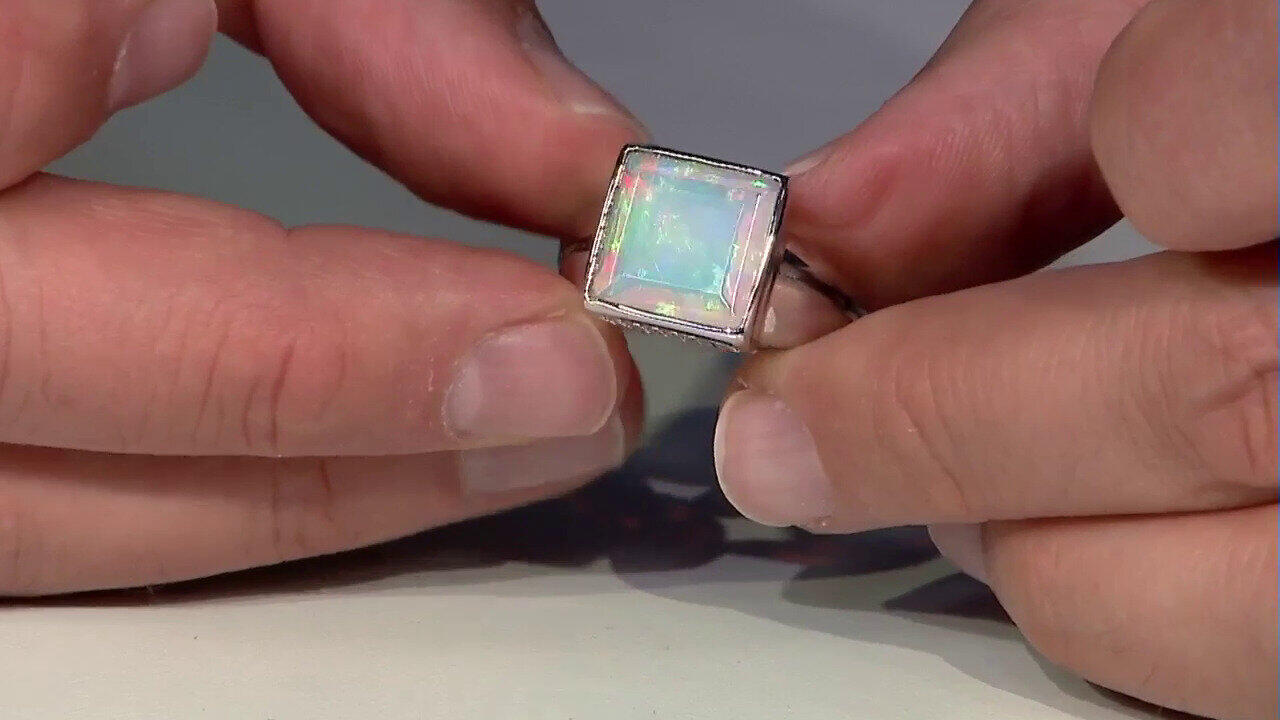 Video Zilveren ring met een Welo-opaal (de Melo)
