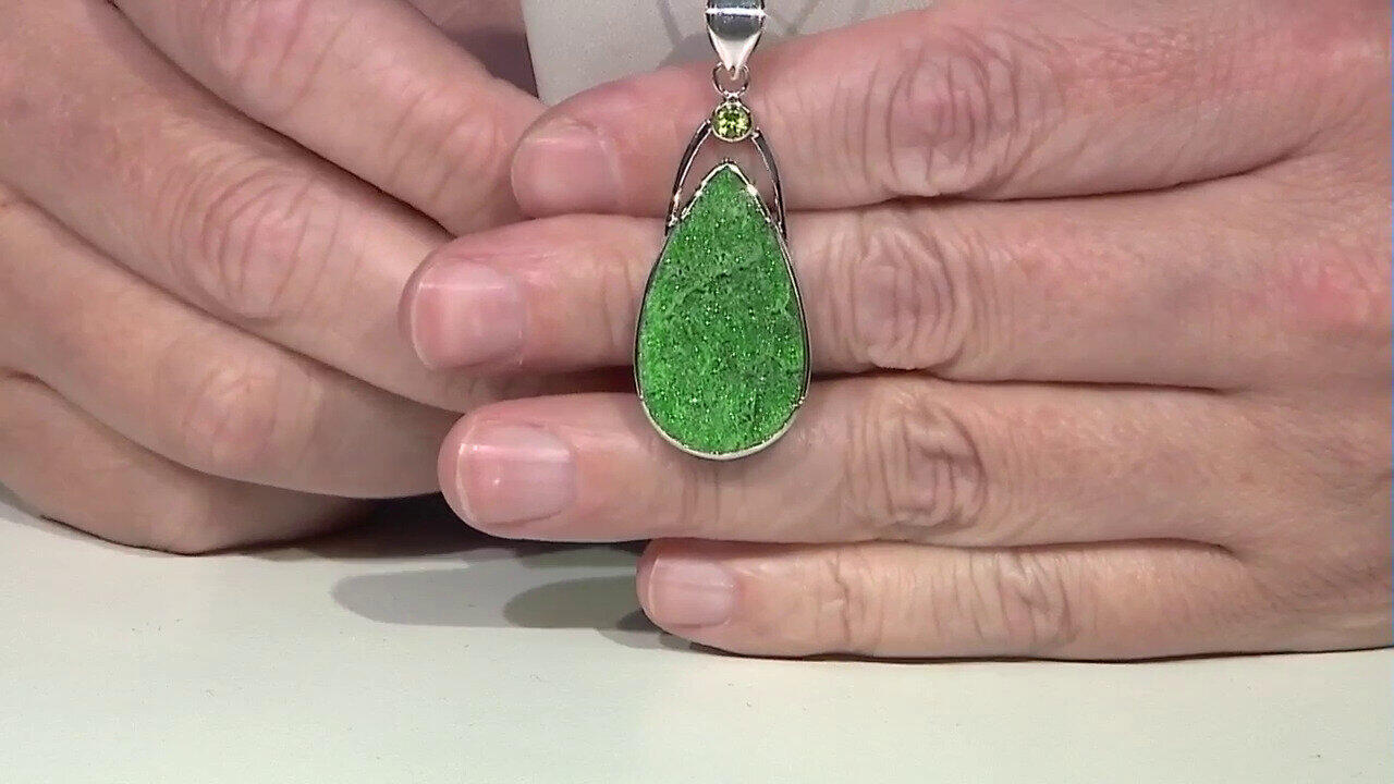 Video Ciondolo in argento con Uvarovite