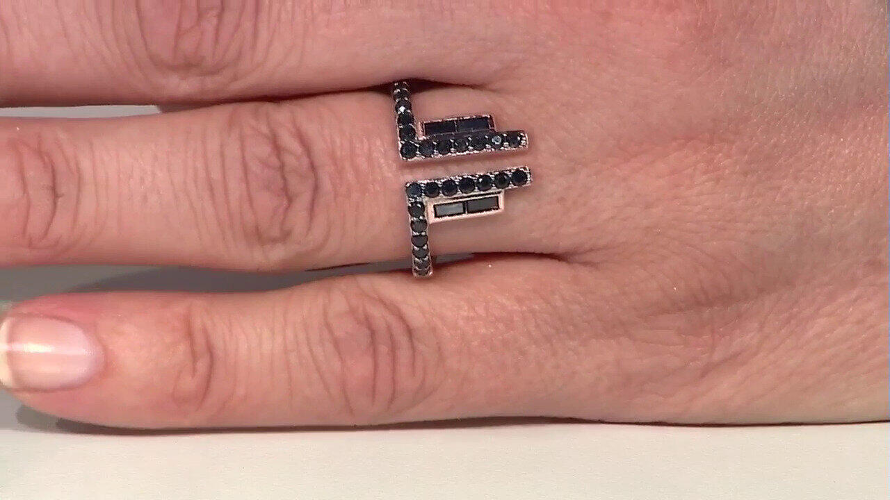 Video Anillo en plata con Zafiro negro (Adela Silber)