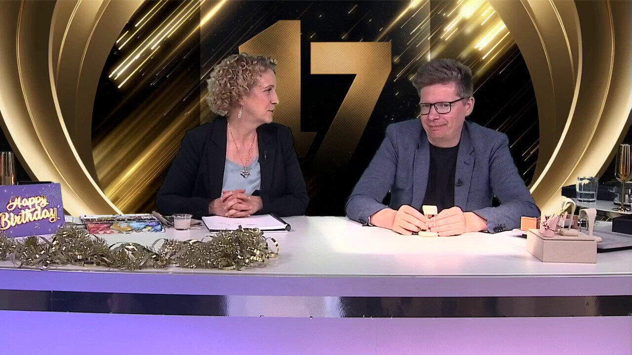 Video Zilveren oorbellen met witte maanstenen (KM by Juwelo)