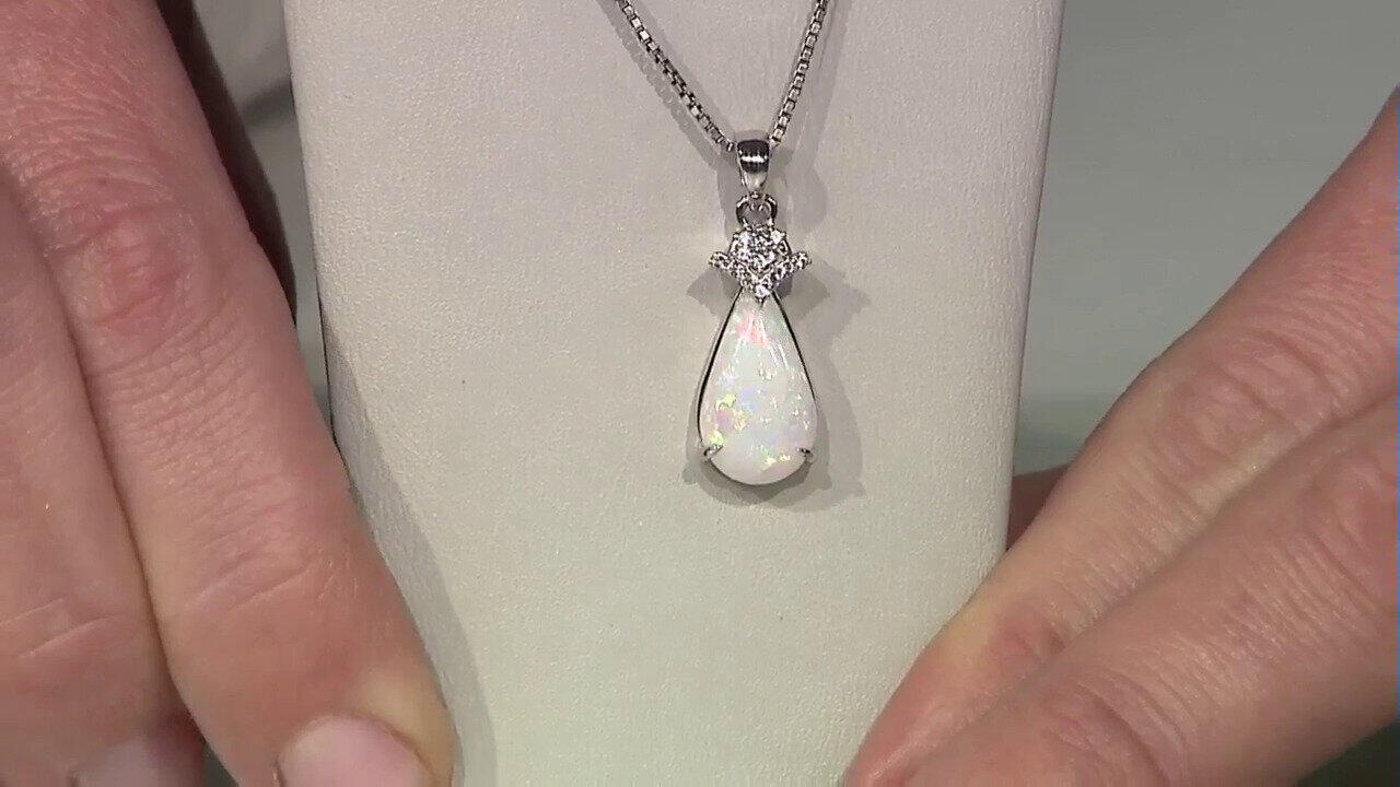 Video Gouden hanger met een Braziliaanse witte opaal