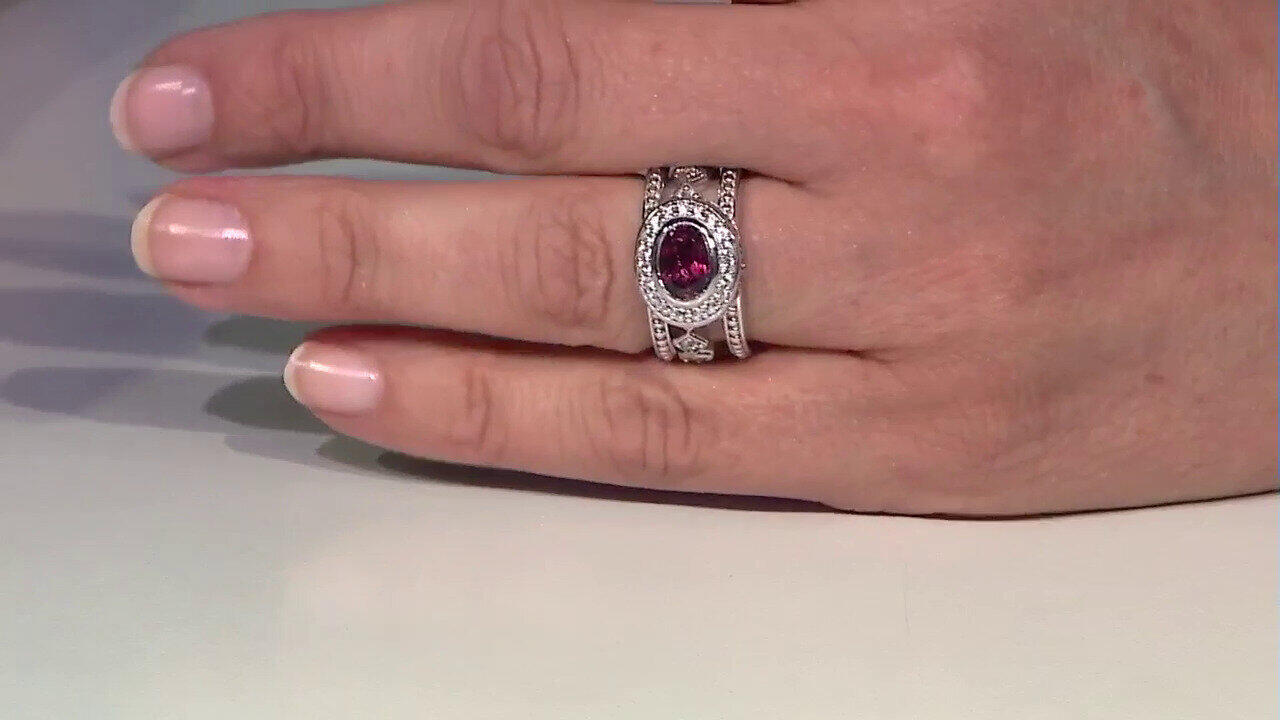 Video Bague en argent et Grenat du Malawi (Dallas Prince Designs)