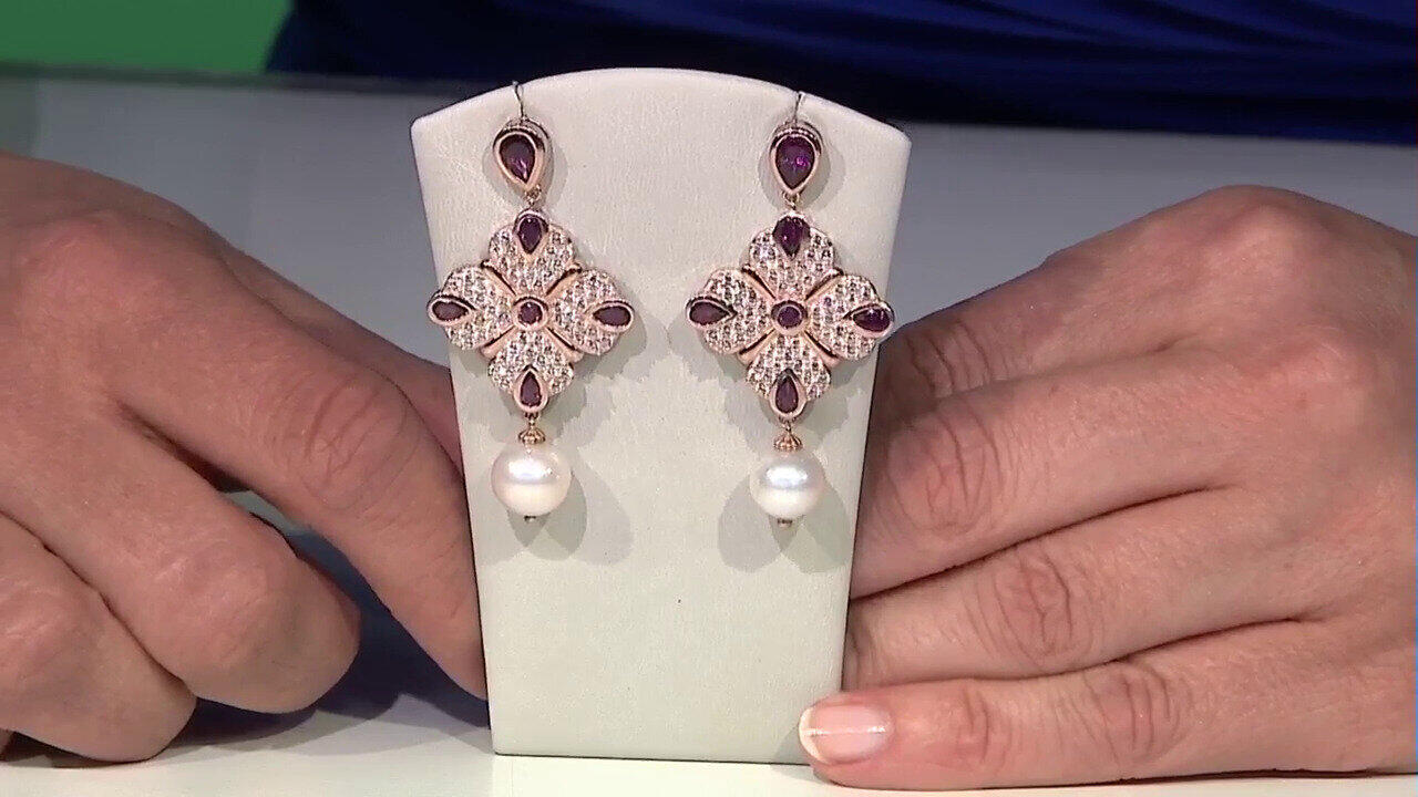 Video Boucles d'oreilles en argent et Perle blanche de culture d'eau douce (Dallas Prince Designs)