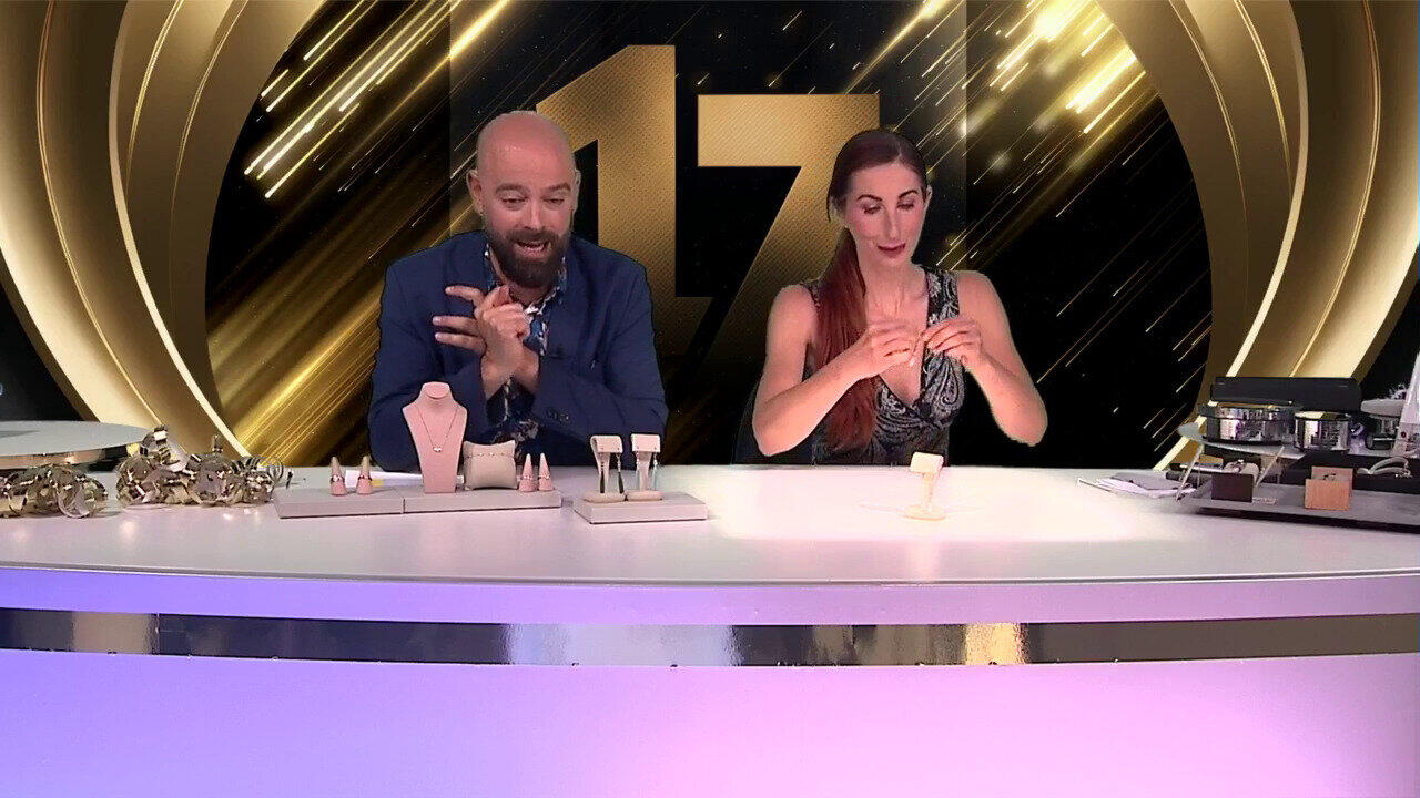 Video Gouden oorbellen met witte maanstenen (KM by Juwelo)