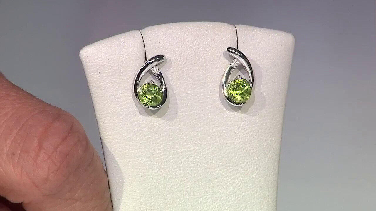 Video Burmesischer Peridot-Silberohrringe
