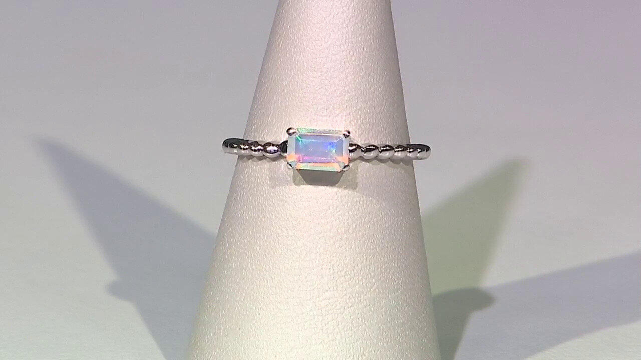 Video Anello in argento con Opale di Welo