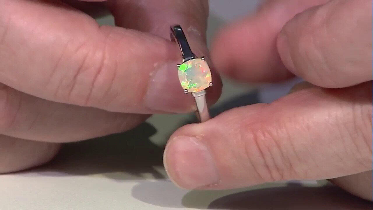 Video Zilveren ring met een Welo-opaal