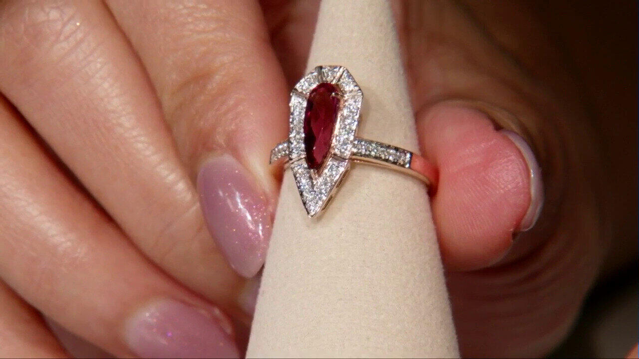 Video Gouden ring met een Braziliaanse roze toermalijn (TPC)