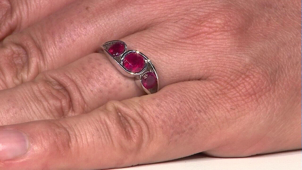 Video Anello in argento con Rubino del Madagascar
