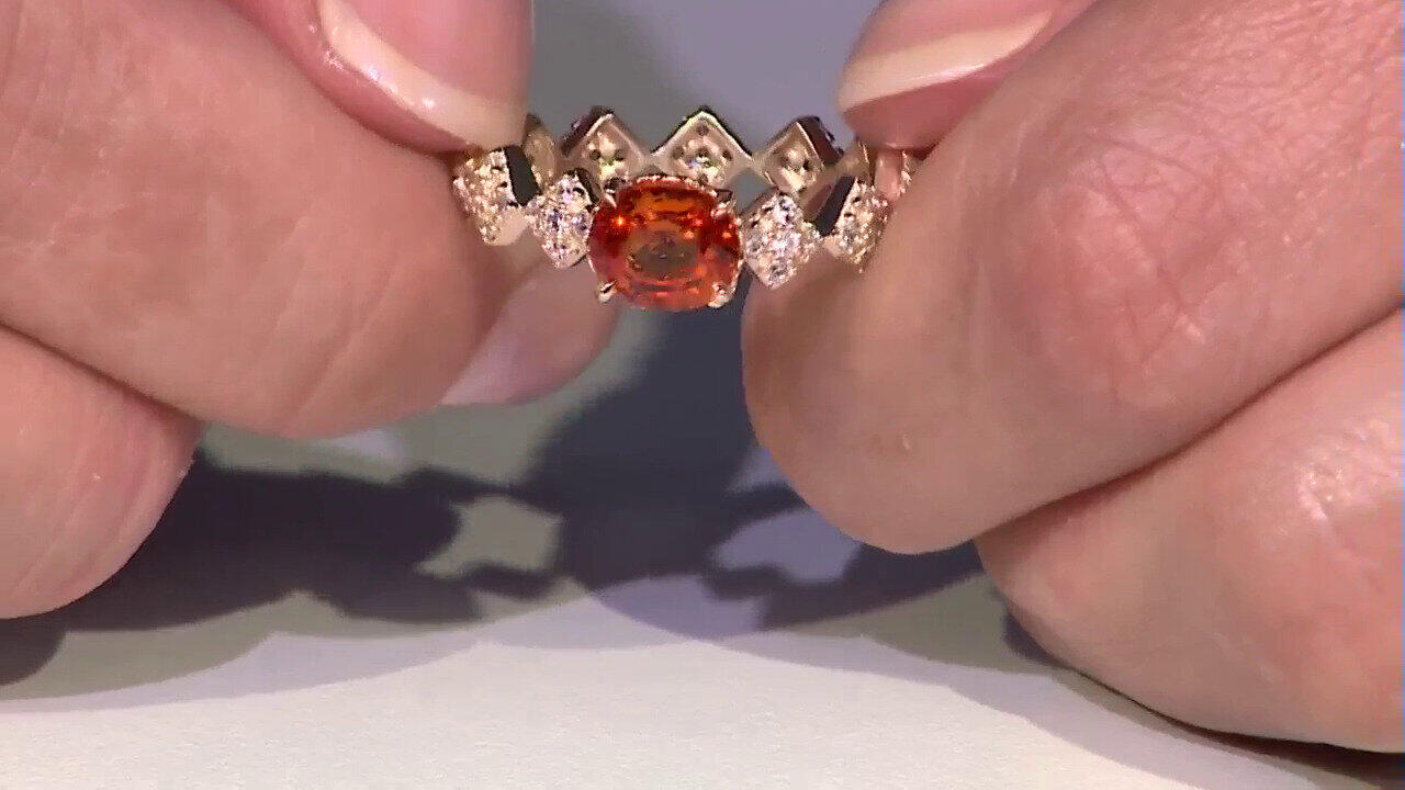 Video Bague en or et Saphir orange de Ban Ka Cha