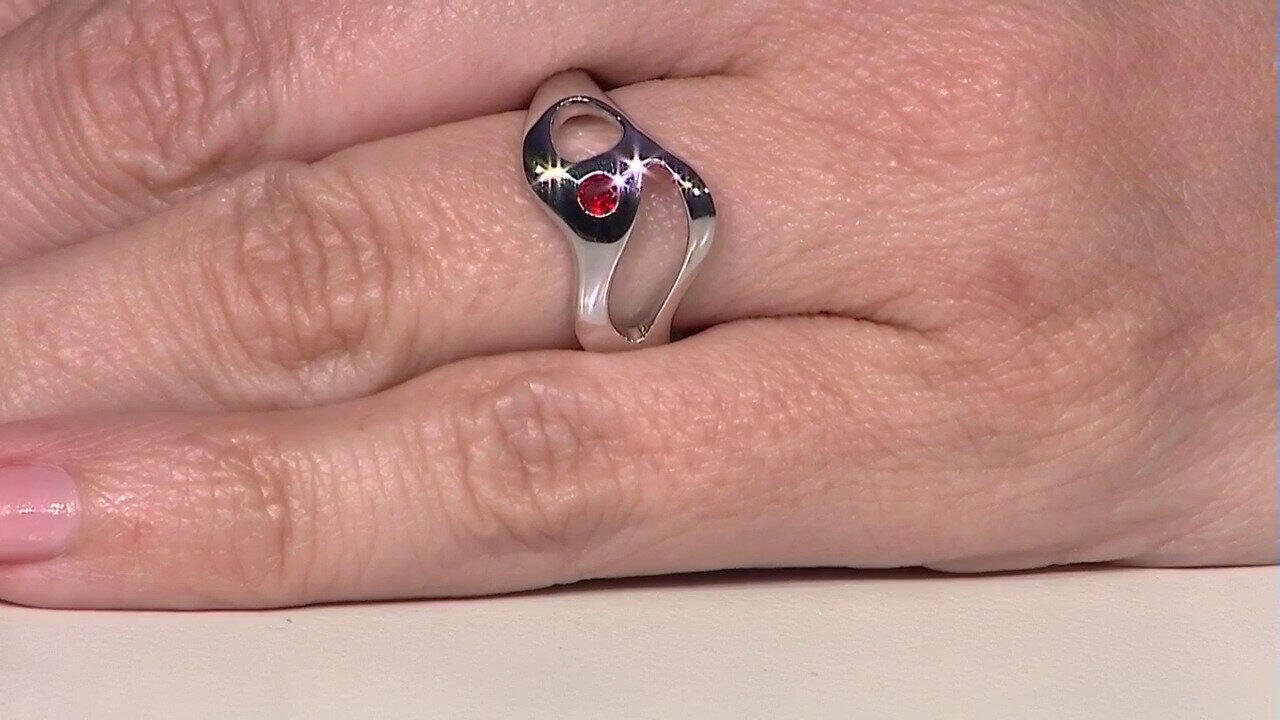Video Tanzanian Ruby Silver Ring