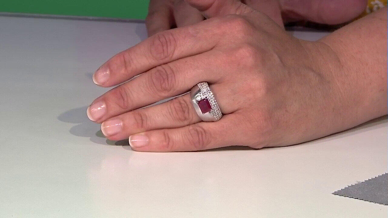 Video Zilveren ring met een Madagaskar Robijn (de Melo)