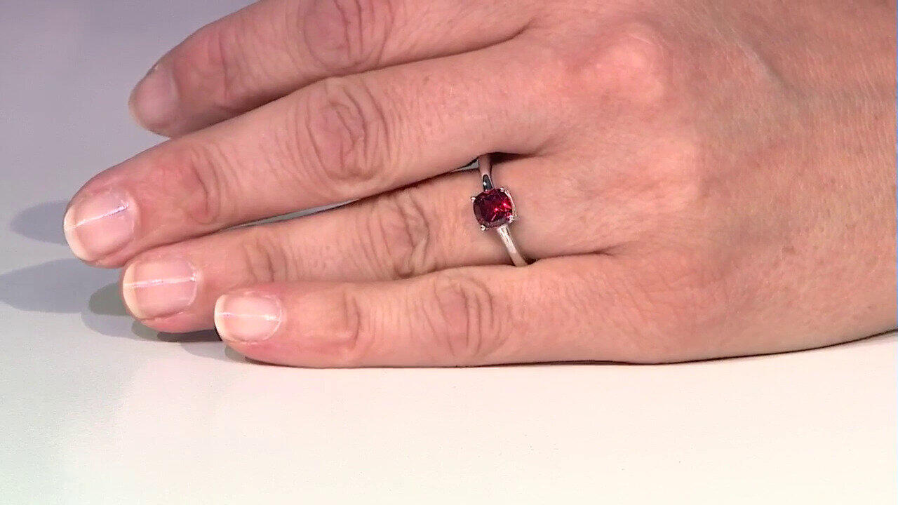 Video Mozambique Garnet Silver Ring