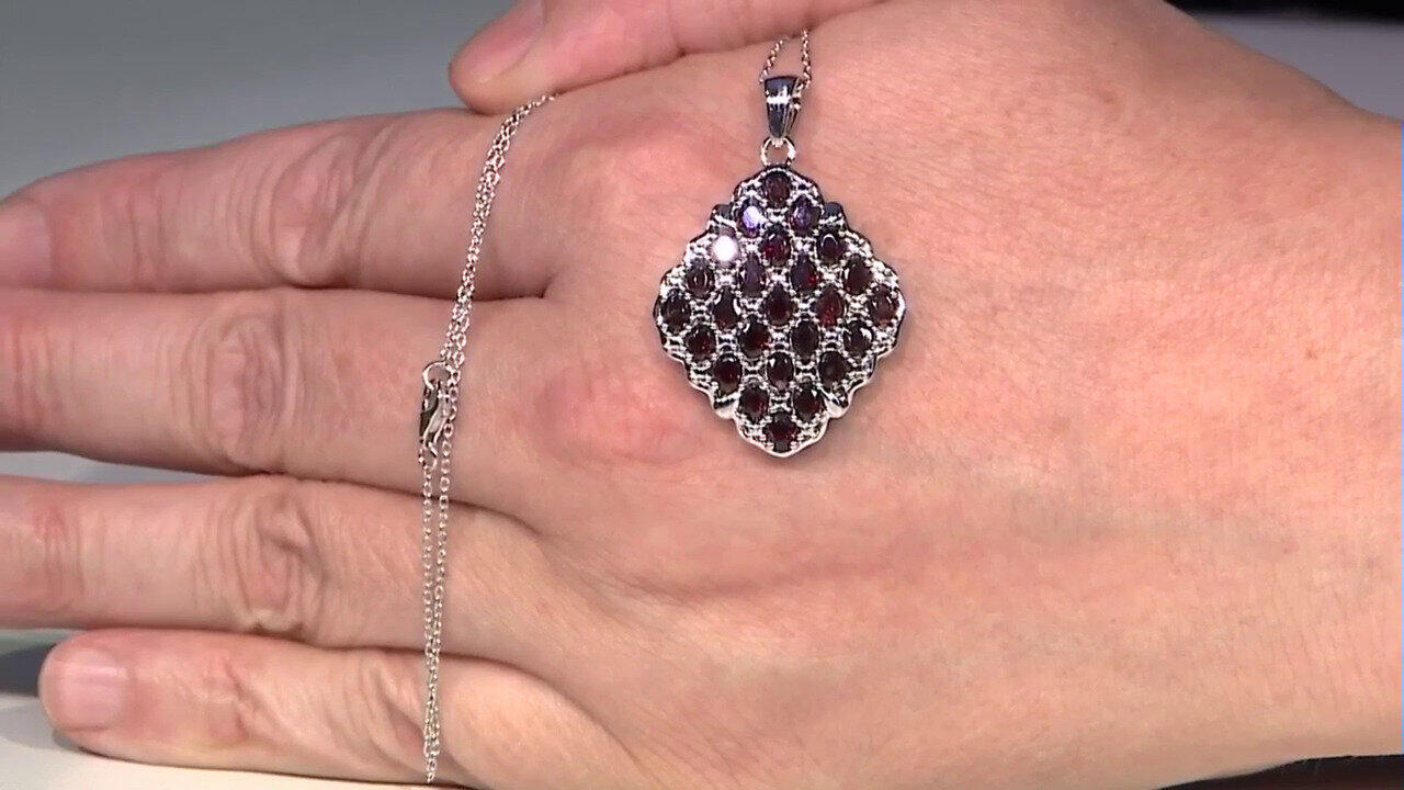 Video Mozambique Garnet Silver Necklace