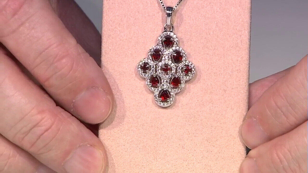 Video Mozambique Garnet Silver Pendant