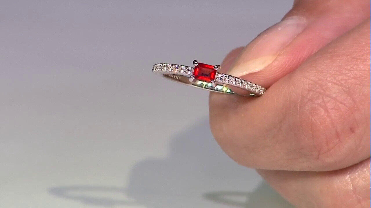 Video Zilveren ring met een Tanzania robijn