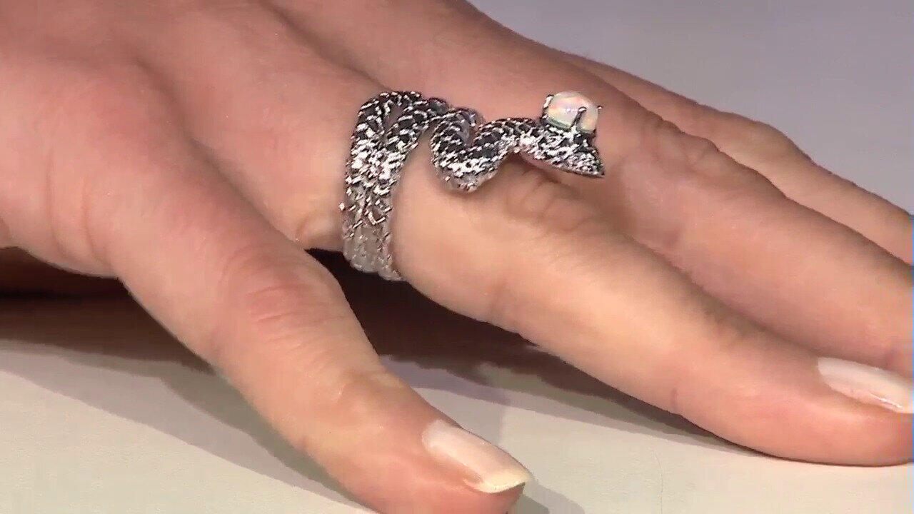 Video Zilveren ring met een Welo-opaal