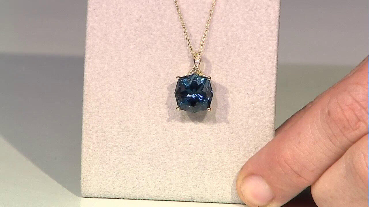 Video Collier en or et Topaze bleu de Londres (CIRARI)