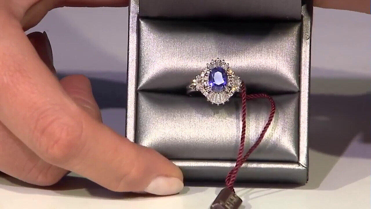 Video Ceylon Blue Sapphire Platinum Ring (CIRARI)