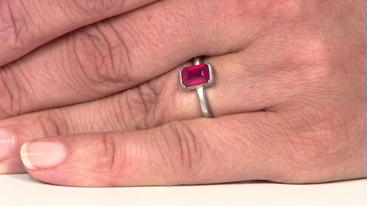 Video Zilveren ring met een Bemainty robijn